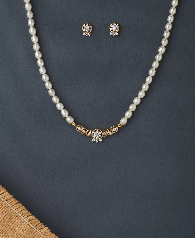 Women’s teardrop necklace-Trendy Stone Studded Pearl Necklace Set