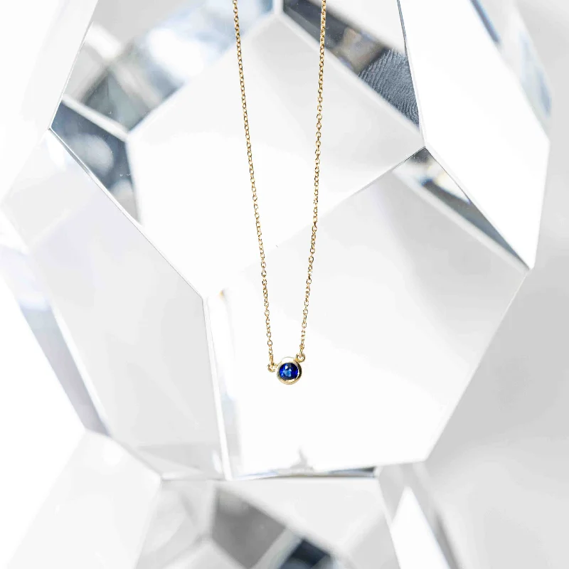 Women’s classic necklace-Solitaire sapphire necklace