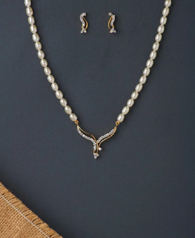 Women’s layered necklace-Vintage Stone Studded Pearl Necklace Set