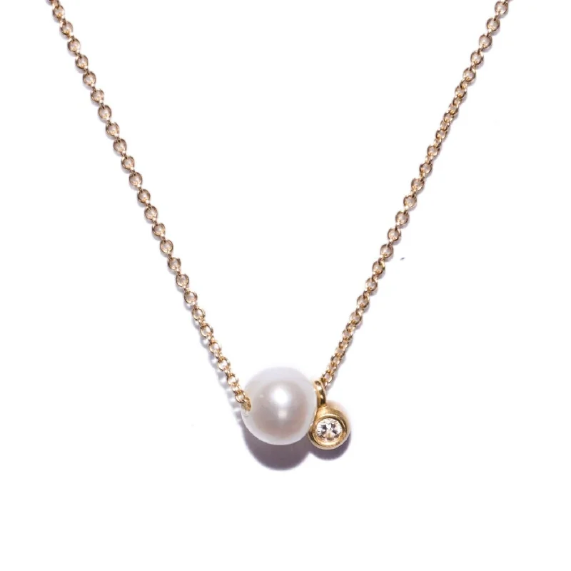 Women’s delicate necklace-<!--NK672-->dainty necklace with pearl and diamond