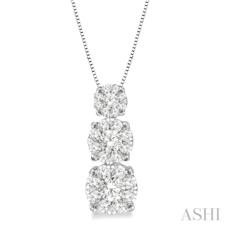 Women’s trendy necklace-1/4 Ctw Diamond Lovebright Pendant in 14K White Gold with Chain