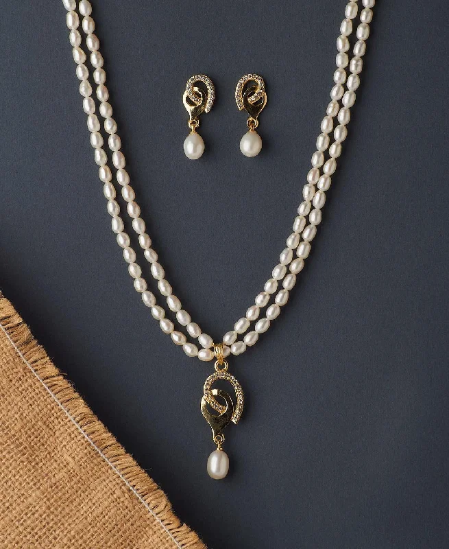 Women’s infinity pendant necklace-Trendy Stone Studded Pearl Necklace Set