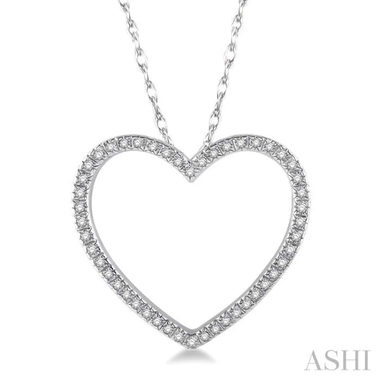 Women’s minimalist necklace-1/6 Ctw Heart Round Cut Diamond Pendant With Link Chain in 10K White Gold