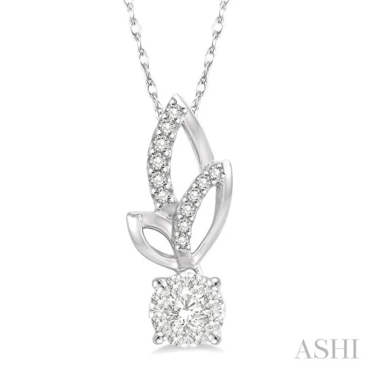 Women’s zodiac necklace-1/6 Ctw Leafy Round Cut Diamond Lovebright Pendant With Link Chain in 14K White Gold