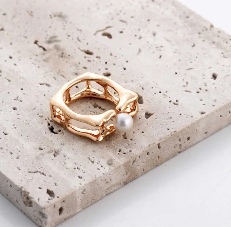 Women’s geometric ring-Cube Freshwater Pearl Ring -18k Gold Vermeil