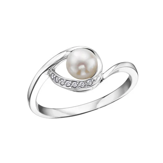 Women’s diamond ring-10kt White Gold 5mm Pearl and Diamond Ring